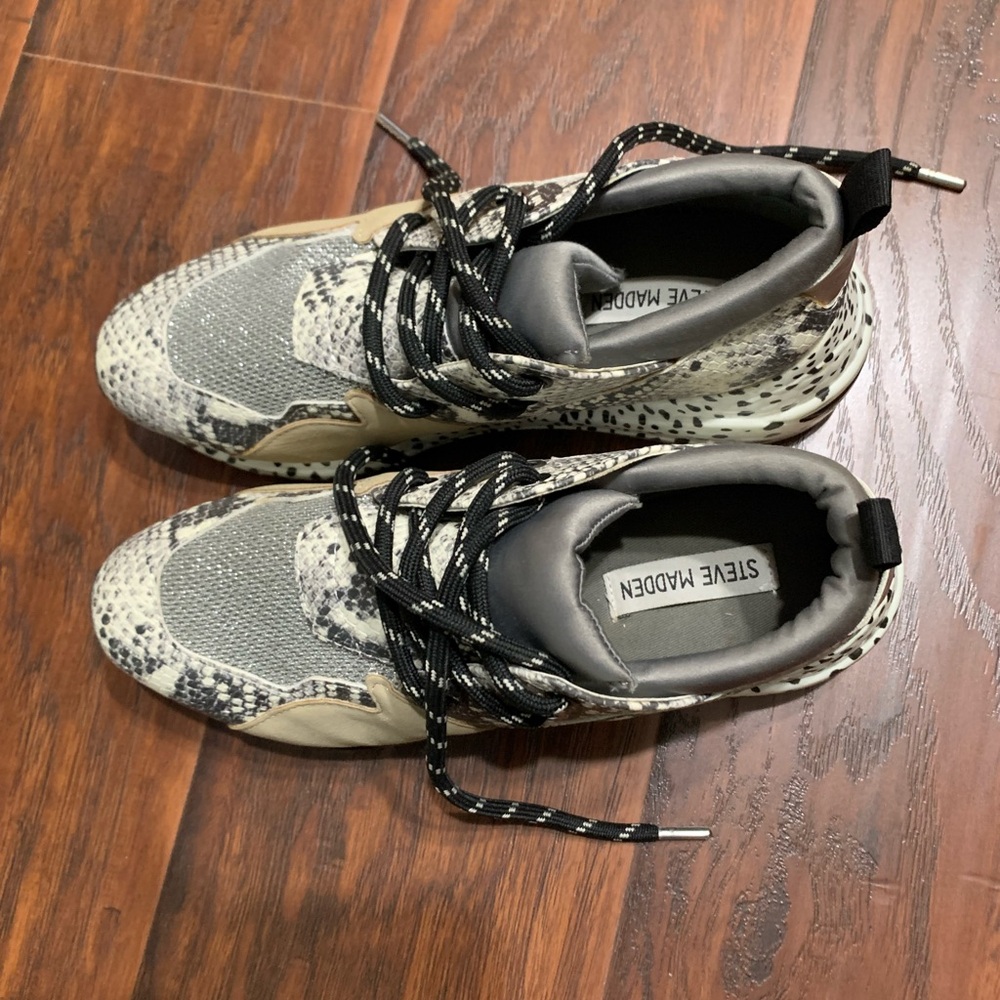Steve Madden Women’s Black and Gray Sneakers